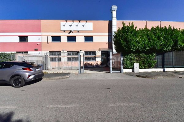 negozio in vendita a Paderno Dugnano in zona Palazzolo Milanese