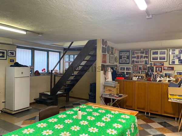 locale di sgombero in vendita a Paderno Dugnano in zona Incirano