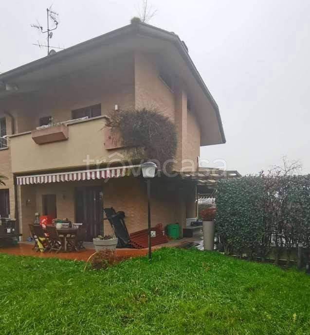 casa indipendente in vendita a Paderno Dugnano in zona Calderara