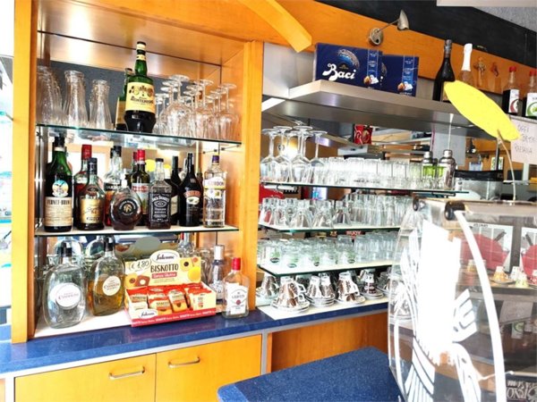 negozio in vendita a Paderno Dugnano in zona Palazzolo Milanese