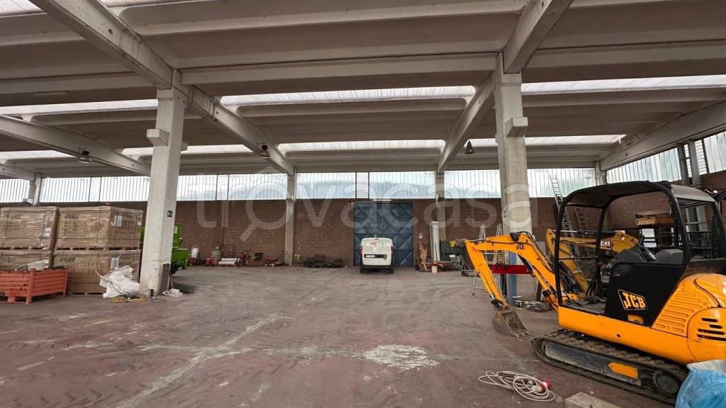 locale commerciale in vendita a Paderno Dugnano