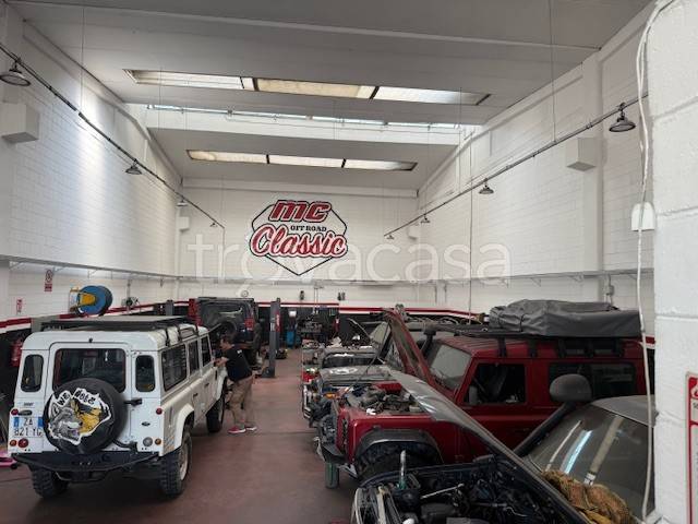 locale commerciale in vendita a Paderno Dugnano