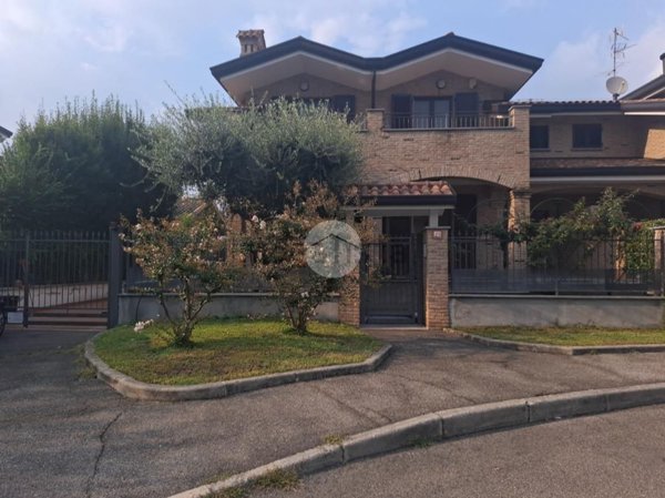 appartamento in vendita a Paderno Dugnano in zona Incirano