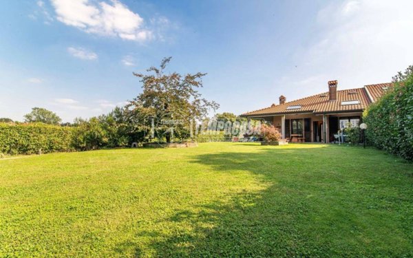 casa indipendente in vendita a Paderno Dugnano in zona Incirano