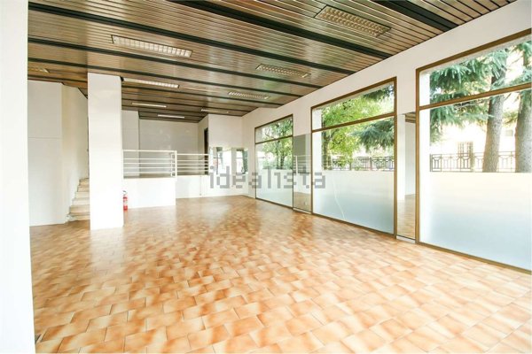 locale commerciale in vendita a Paderno Dugnano