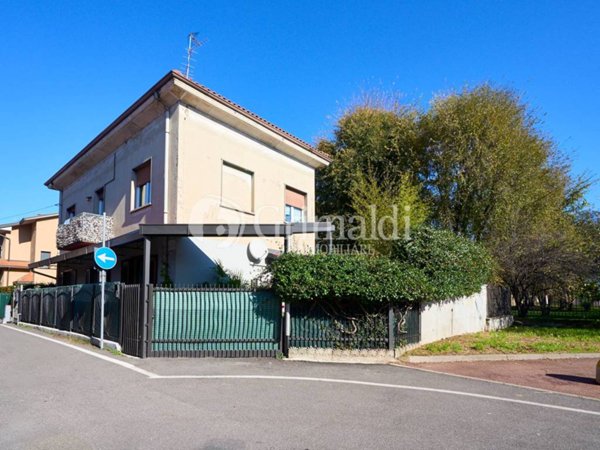 appartamento in vendita a Paderno Dugnano in zona Calderara