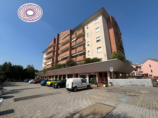 locale commerciale in vendita a Paderno Dugnano