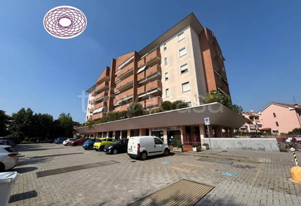 locale commerciale in vendita a Paderno Dugnano