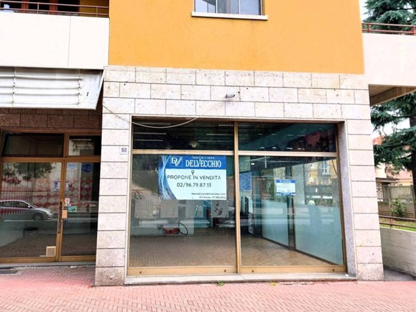 negozio in vendita a Paderno Dugnano in zona Cassina Amata