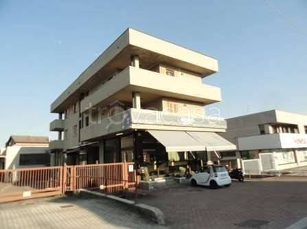 locale commerciale in vendita a Paderno Dugnano