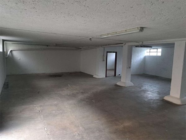 locale di sgombero in vendita a Paderno Dugnano