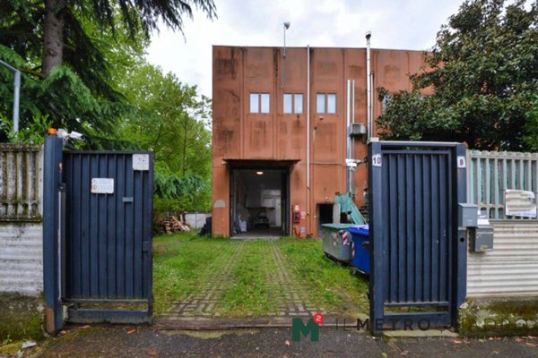 locale commerciale in vendita a Paderno Dugnano