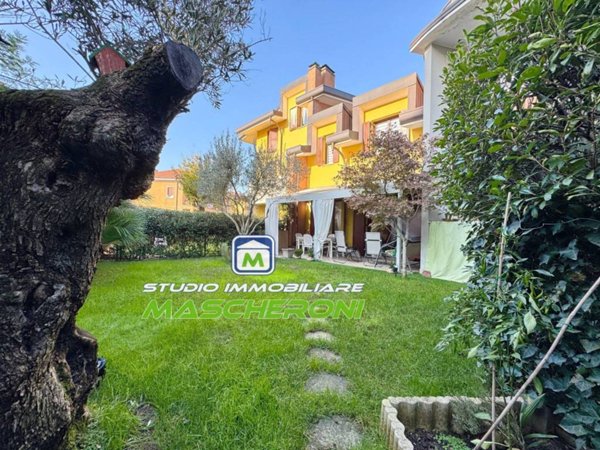 casa indipendente in vendita a Paderno Dugnano in zona Cassina Amata