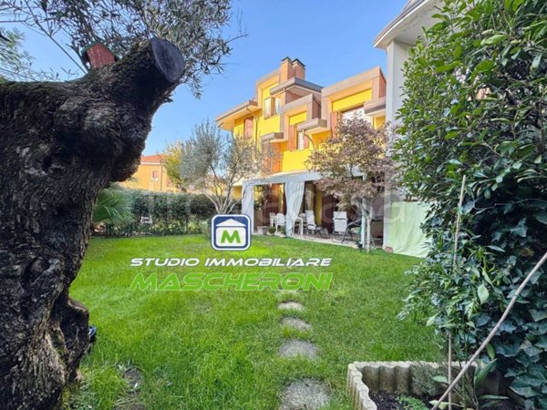 casa indipendente in vendita a Paderno Dugnano in zona Cassina Amata