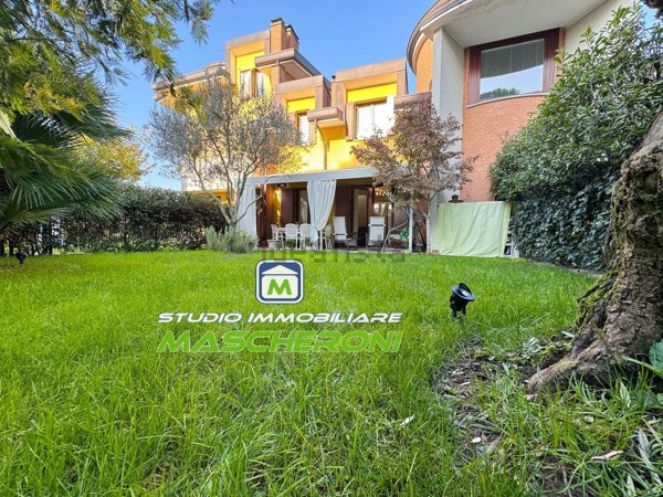 casa indipendente in vendita a Paderno Dugnano in zona Cassina Amata