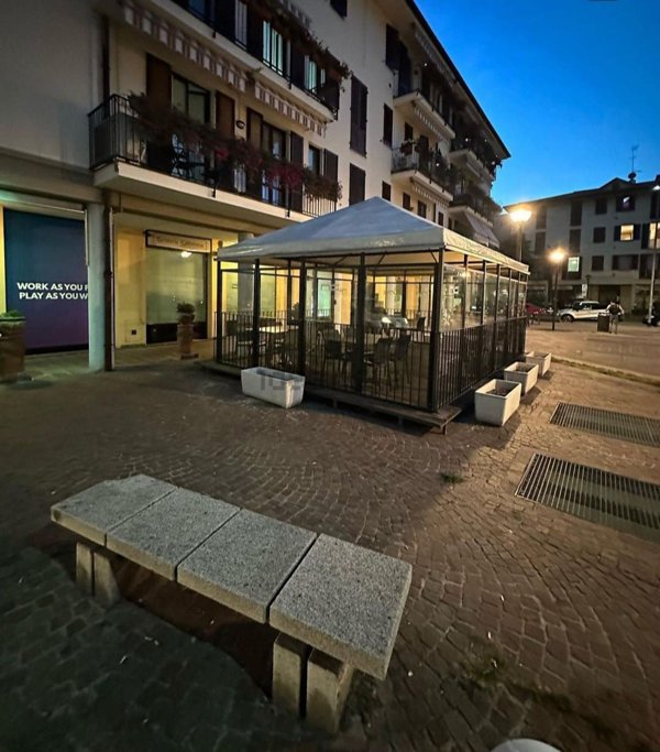 locale commerciale in vendita a Paderno Dugnano