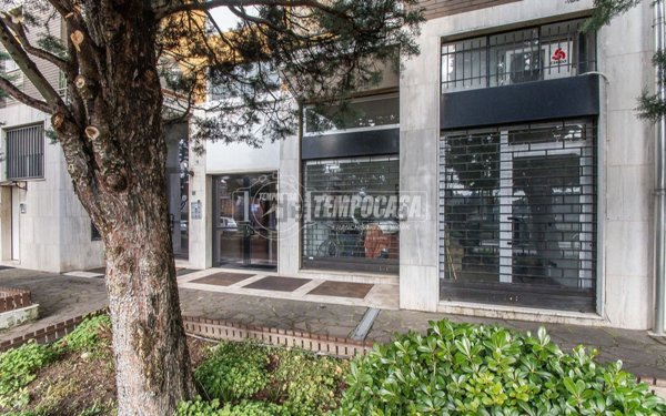 negozio in vendita a Paderno Dugnano in zona Palazzolo Milanese