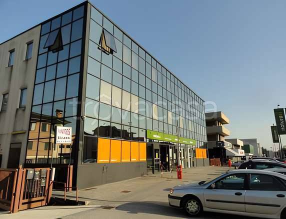 negozio in vendita a Paderno Dugnano