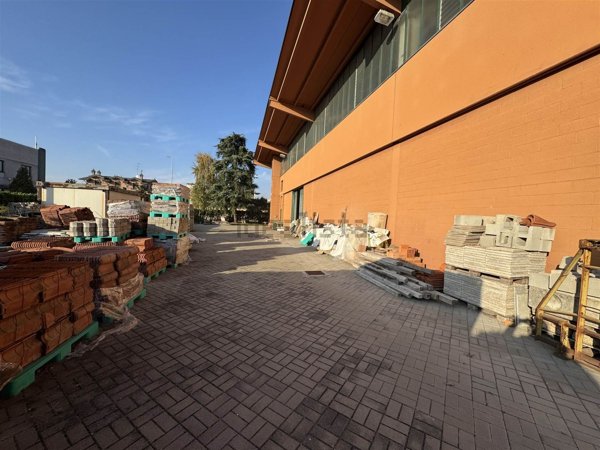 capannone in vendita a Paderno Dugnano