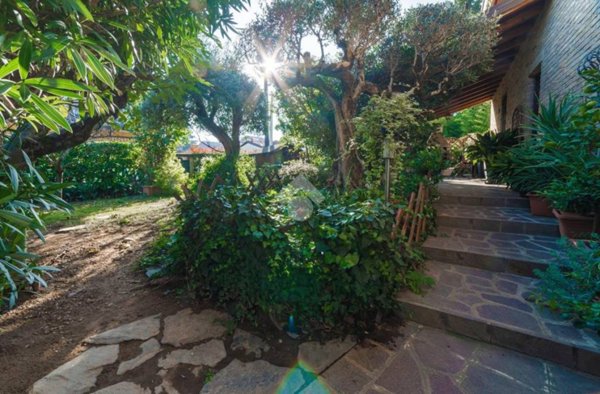 casa indipendente in vendita a Paderno Dugnano in zona Incirano