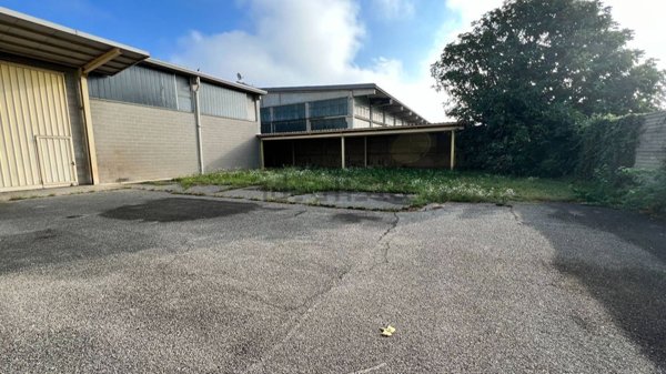 capannone in vendita a Paderno Dugnano