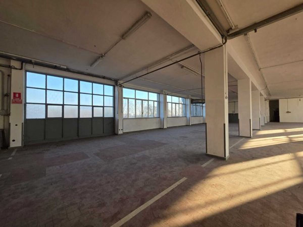 capannone in vendita a Paderno Dugnano