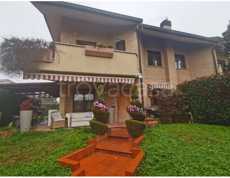 casa indipendente in vendita a Paderno Dugnano in zona Calderara