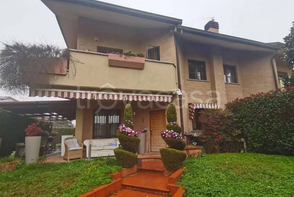 casa indipendente in vendita a Paderno Dugnano in zona Calderara