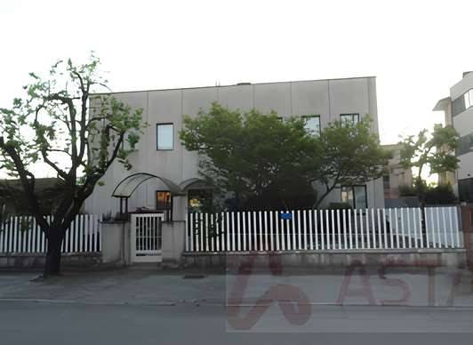 locale commerciale in vendita a Paderno Dugnano