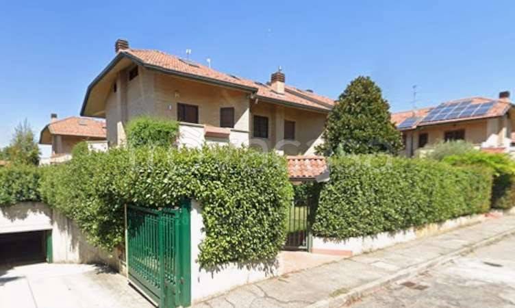 casa indipendente in vendita a Paderno Dugnano in zona Calderara
