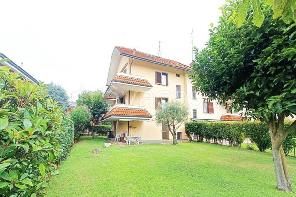 casa indipendente in vendita a Paderno Dugnano in zona Cassina Amata