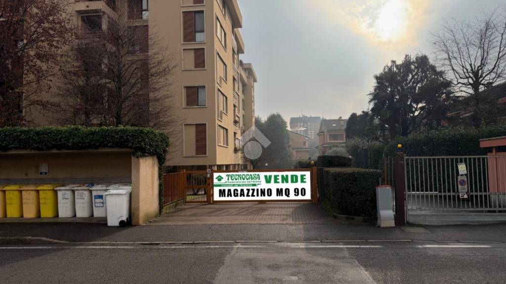 locale commerciale in vendita a Paderno Dugnano