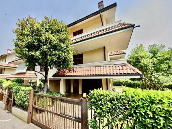 casa indipendente in vendita a Paderno Dugnano in zona Cassina Amata