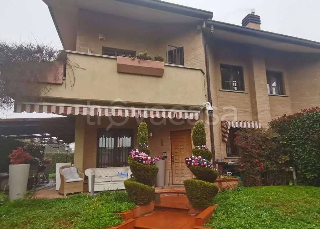 casa indipendente in vendita a Paderno Dugnano in zona Calderara
