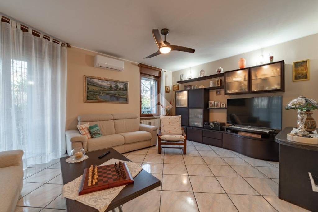 appartamento in vendita a Paderno Dugnano in zona Calderara