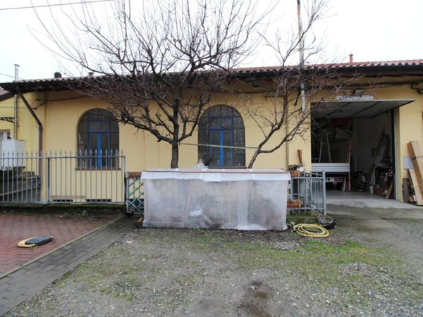 locale commerciale in vendita a Paderno Dugnano in zona Palazzolo Milanese