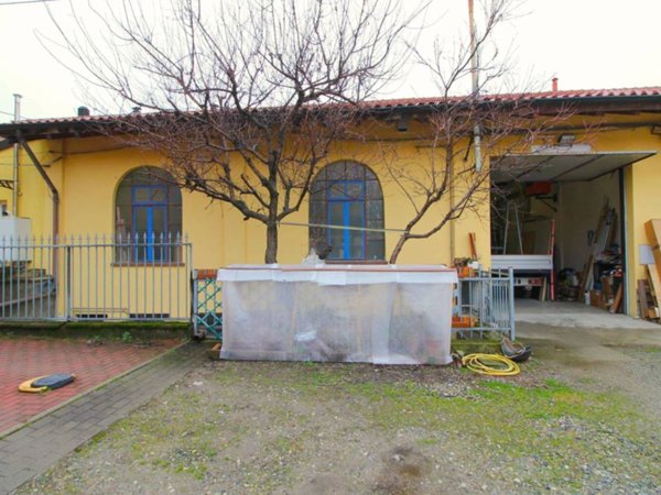 locale commerciale in vendita a Paderno Dugnano in zona Palazzolo Milanese