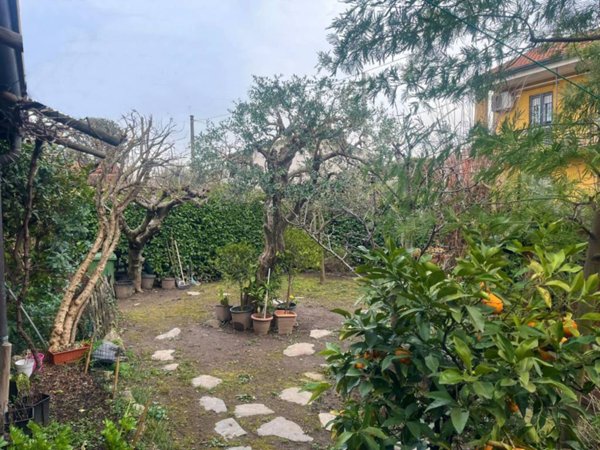 casa indipendente in vendita a Paderno Dugnano in zona Incirano