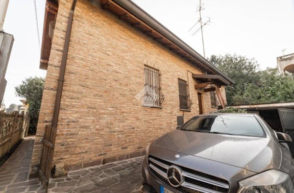 casa indipendente in vendita a Paderno Dugnano in zona Incirano