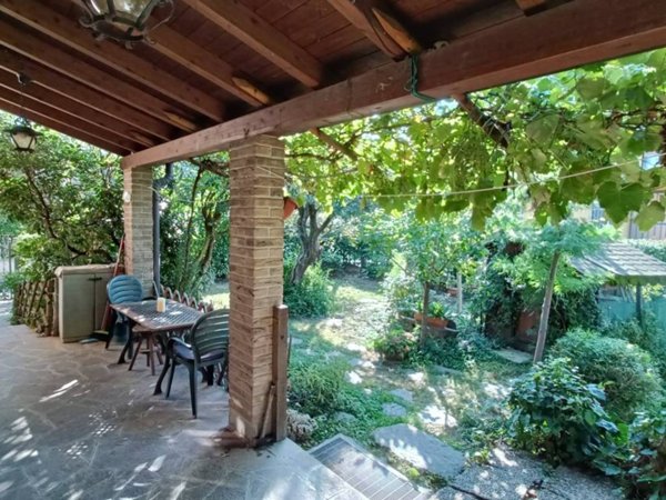 casa indipendente in vendita a Paderno Dugnano in zona Incirano