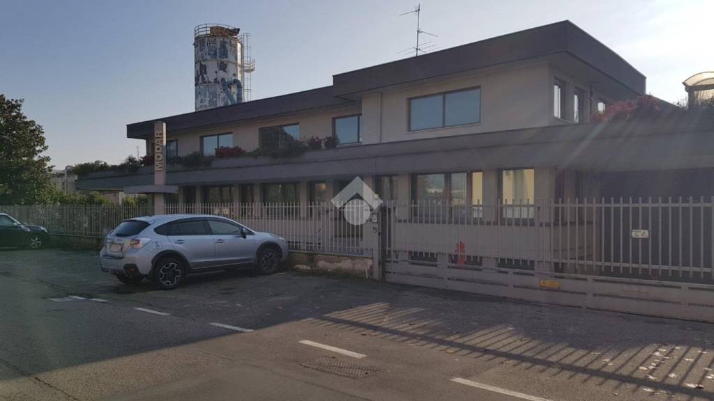 capannone in vendita a Paderno Dugnano