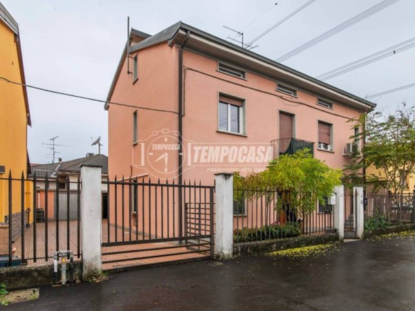 locale commerciale in vendita a Paderno Dugnano in zona Palazzolo Milanese