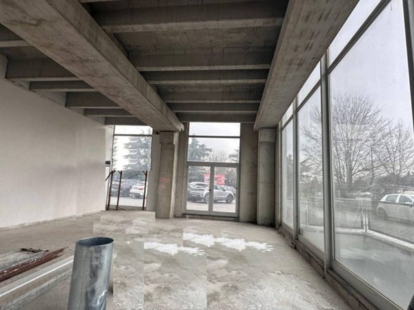 locale commerciale in vendita a Paderno Dugnano