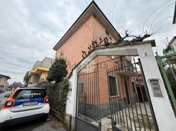 casa indipendente in vendita a Paderno Dugnano in zona Calderara
