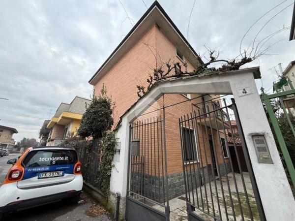 casa indipendente in vendita a Paderno Dugnano in zona Calderara