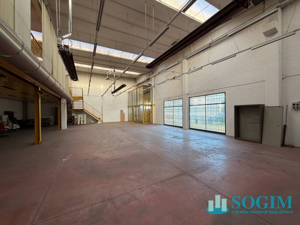 locale commerciale in vendita a Paderno Dugnano