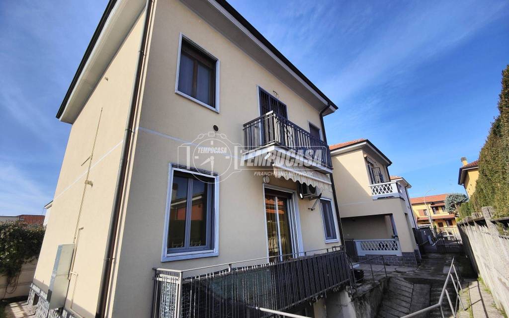 appartamento in vendita a Paderno Dugnano in zona Calderara