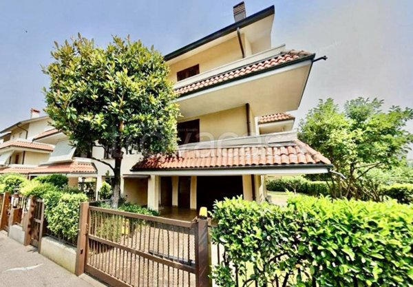 casa indipendente in vendita a Paderno Dugnano in zona Cassina Amata