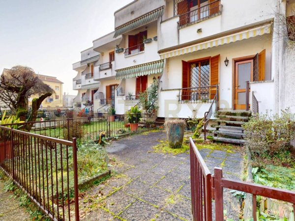 casa indipendente in vendita a Paderno Dugnano in zona Calderara