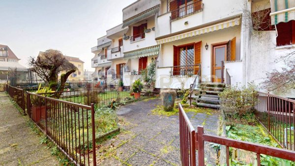 casa indipendente in vendita a Paderno Dugnano in zona Calderara